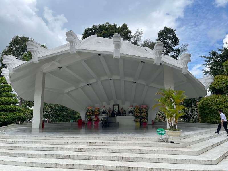 Lăng Cụ Nguyễn Sinh Sắc