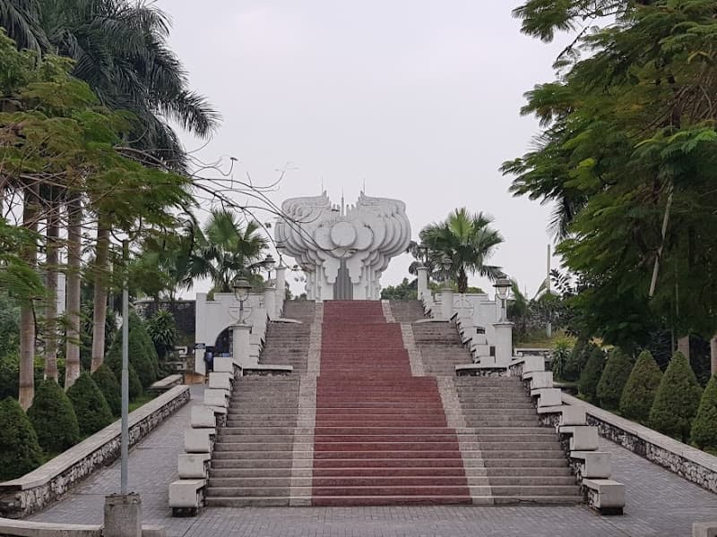 Hình ảnh Đài tưởng niệm Tuyên Quang - 3