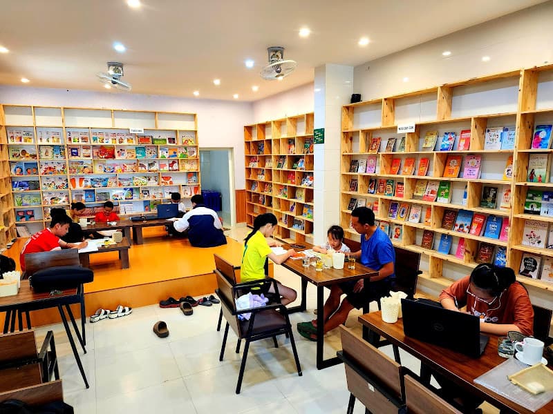 Ảnh bìa Đông Tây Cafe Sách