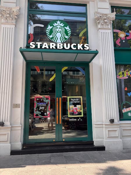 Ảnh bìa Starbucks – Nguyen Huu Huan