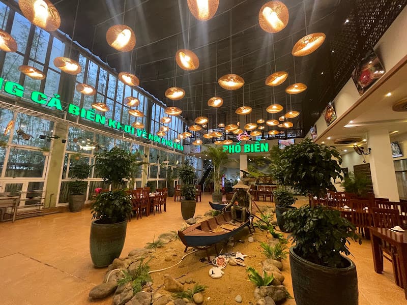 Nhà Hàng Phố Biển