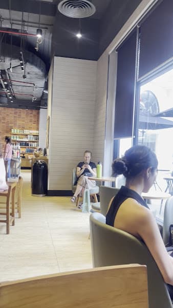Hình ảnh Starbucks Royal City - 3