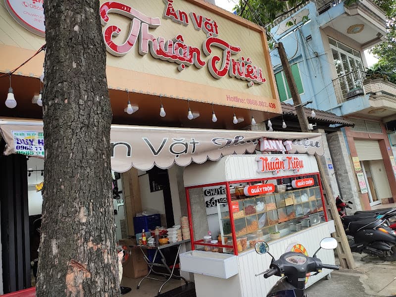 Ăn vặt thuận triệu