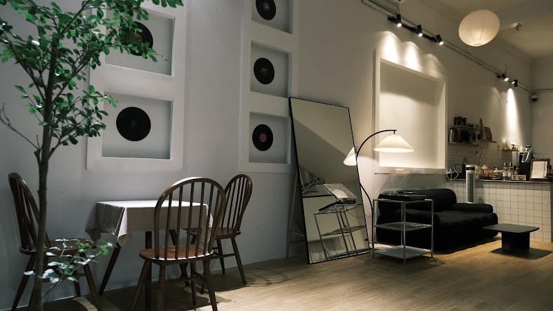 AES ROOM Cafe & Concept