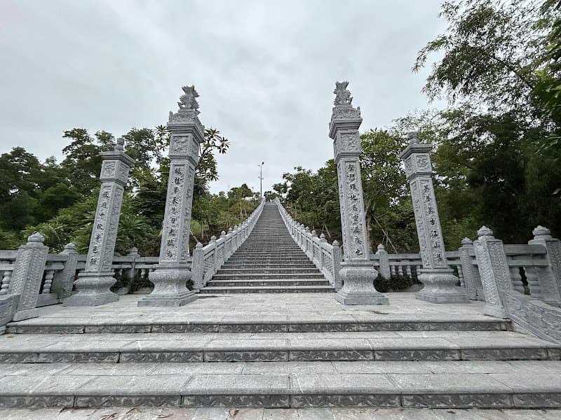 Hình ảnh Đền Cao thờ 5 thần họ Vương - 5