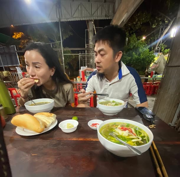 Ảnh bìa Quán Cháo đêm Bà Hoa béo, Diễn Châu, Nghệ an