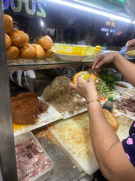Hình ảnh Bánh Mì Thủy (ba cô) - 3
