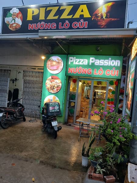 Pizza nướng lò củi