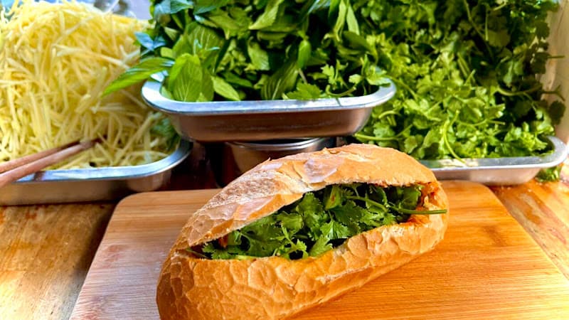 Hình ảnh Bánh Mì Xíu Mại Đường Số 45 Quận 4 - 6