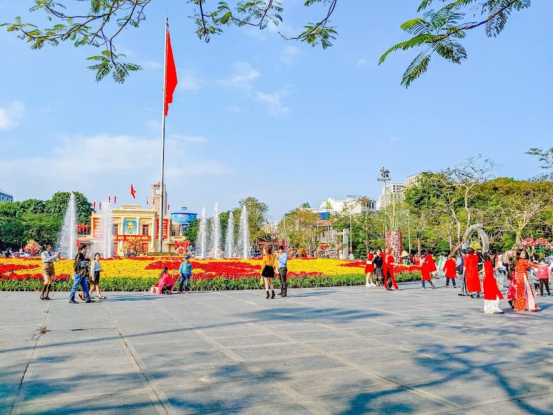 Ảnh bìa Đài phun nước Quảng trường Trung tâm thành phố