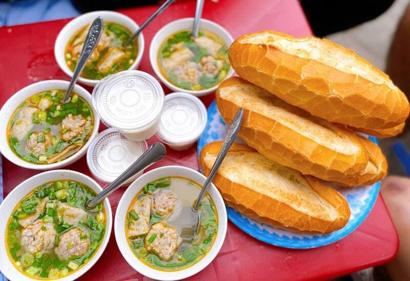 Hình ảnh Bánh mì xíu mại chén -Ốp la Chảo & Sữa đậu nành Thanh Phương - 3