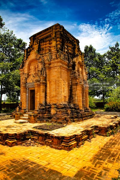 Tháp cổ Chót Mạt