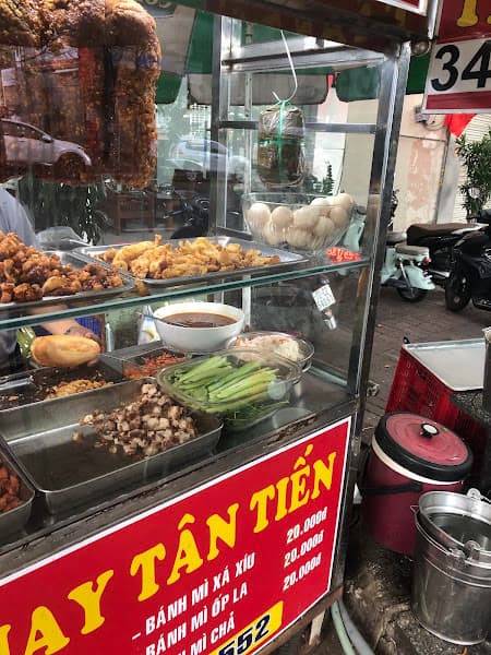 Hình ảnh Bánh mì heo quay Tân Tiến - 4