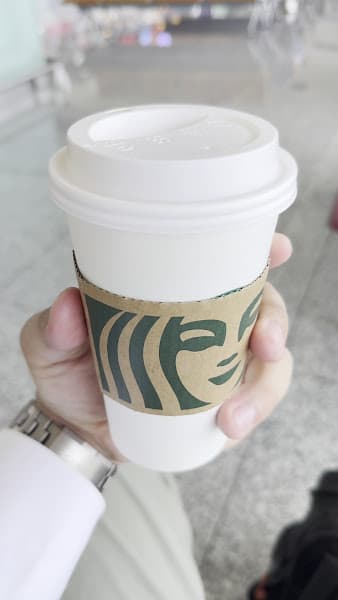 Hình ảnh Cửa hàng starbucks gate 34 - 3