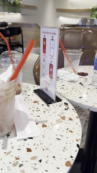 Hình ảnh Highlands Coffee 606 Điện Biên Phủ - 4