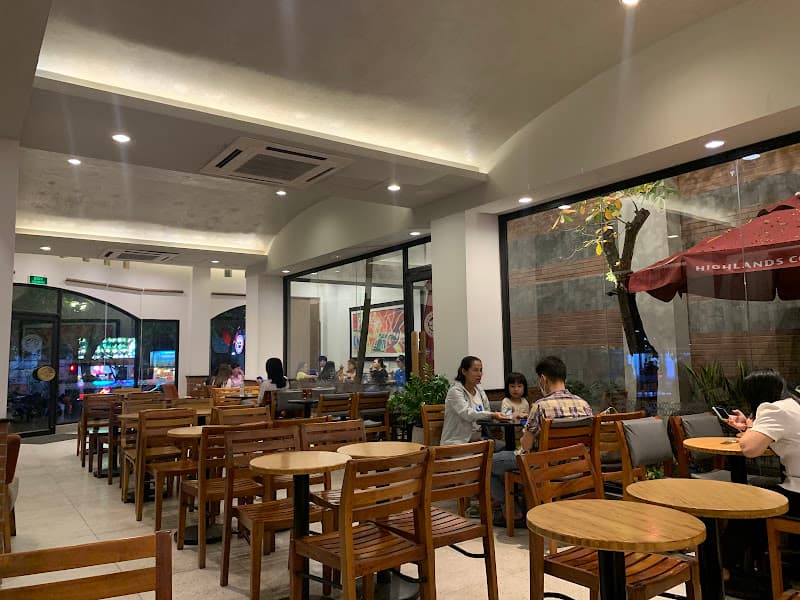 Hình ảnh Highlands Coffee Tran Hung Dao Di An - 3