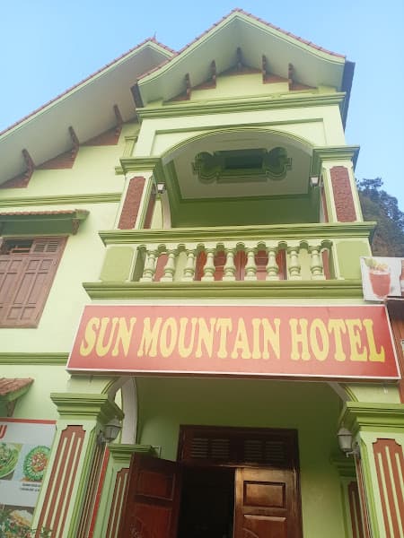 Sun Mountain Bar & Restaurant