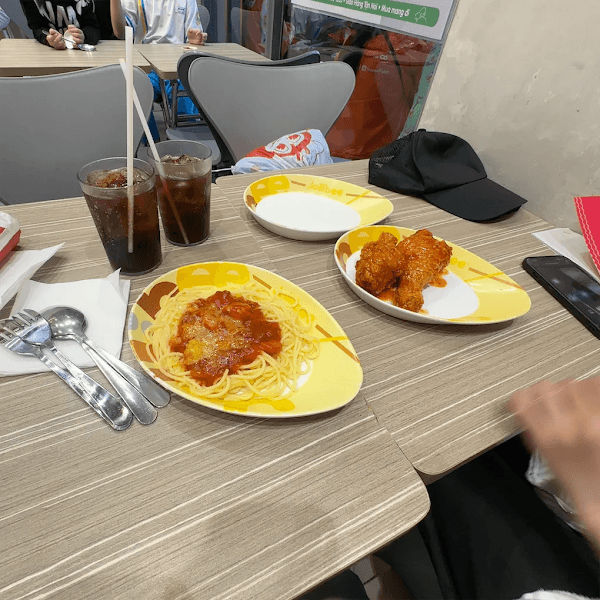 Hình ảnh Jollibee Nguyễn Văn Cừ - 4