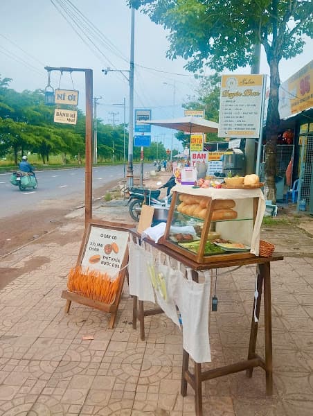 Ảnh bìa NÍ ƠI! Bánh mì nha!