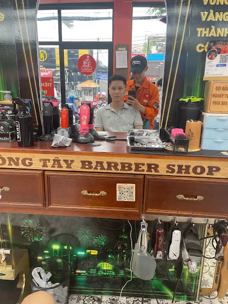 Hình ảnh Đông Tây Barbershop - 301 Nguyễn Thị Thập - 2