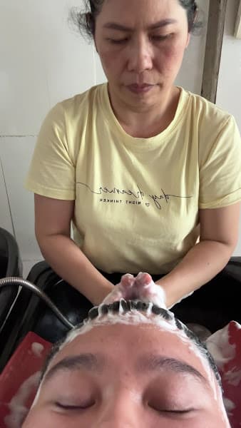 Hình ảnh Diệu Hoa Gội đầu uốn tóc kiểu xưa - 3