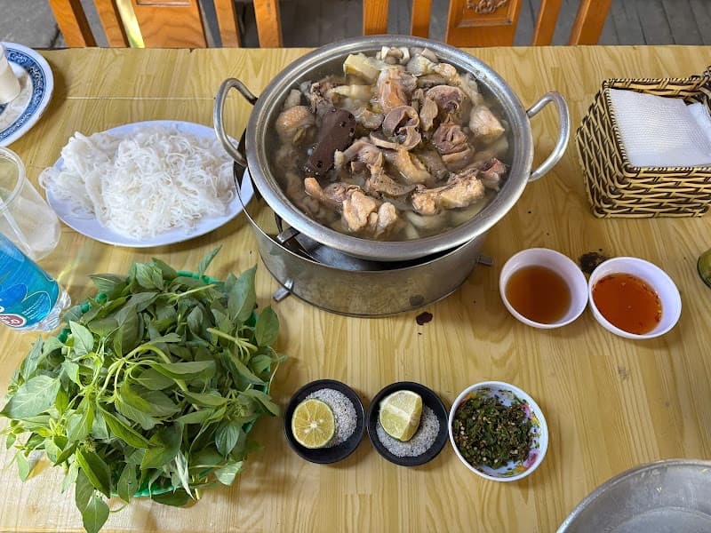 Hình ảnh Lẩu Gà Lá É Thúy Hiếu - 3