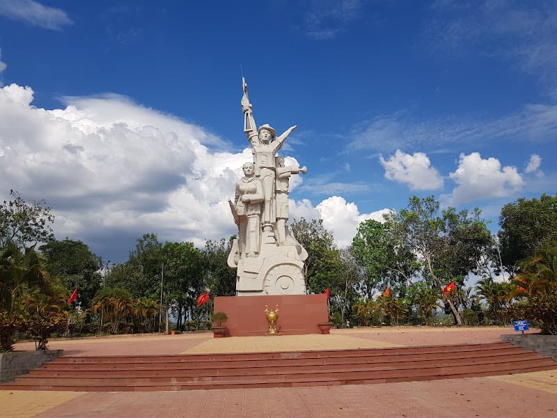 Ảnh bìa Tượng Ðài Chiến Thắng La Ngà