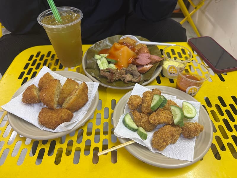 Hình ảnh Hanoi Ngon - 34 Lê Văn Lương, Q7 | Ăn vặt chuẩn Hà Nội Ngon, Nem chua rán, Bánh giò, Bánh gà sốt phô mai, Chân gà, Trà chanh - 3
