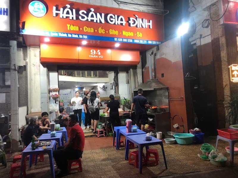 Quán Hải Sản Gia Đình Trấn Vũ