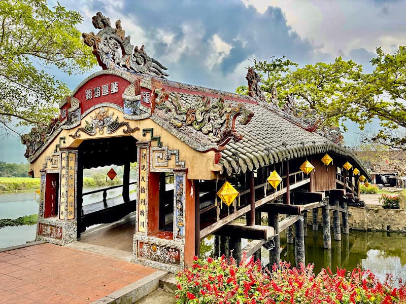 Cầu ngói Thanh Toàn