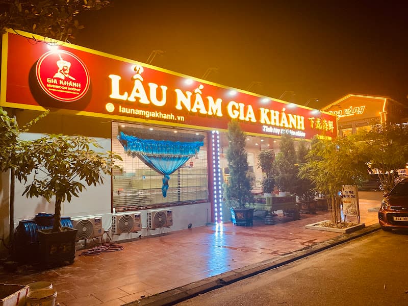 Lẩu Nấm Gia Khánh 嘉庆木菇火锅 ； 下龙海鲜