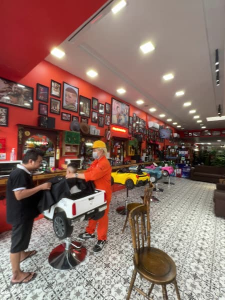 Hình ảnh Đông Tây Barbershop - 301 Nguyễn Thị Thập - 3