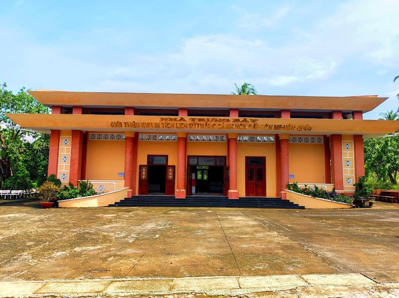 Hình ảnh Tượng đài Chị Sứ - 5