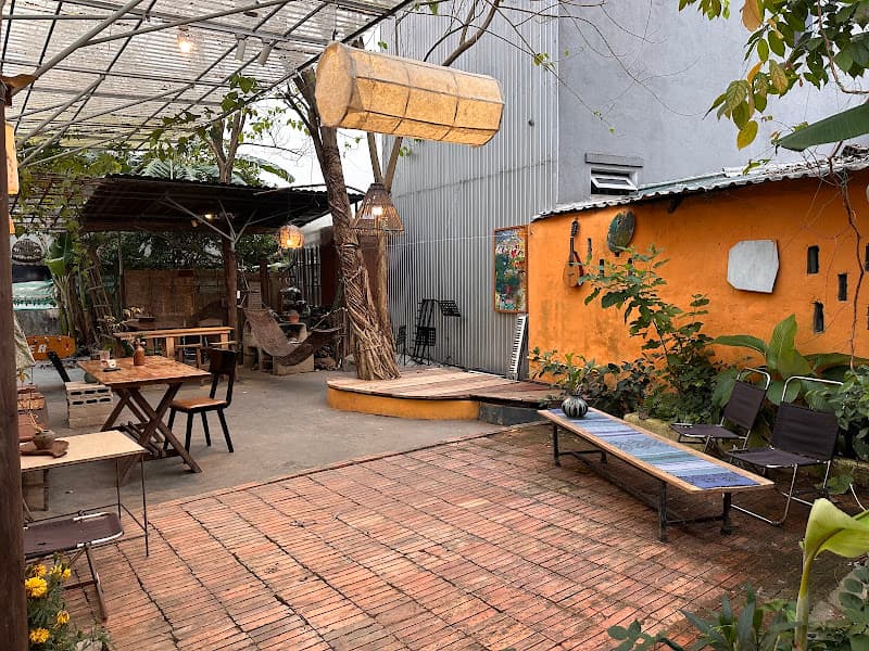 Quán Phủi Hub (Café | Music Class & Guitar Shop)