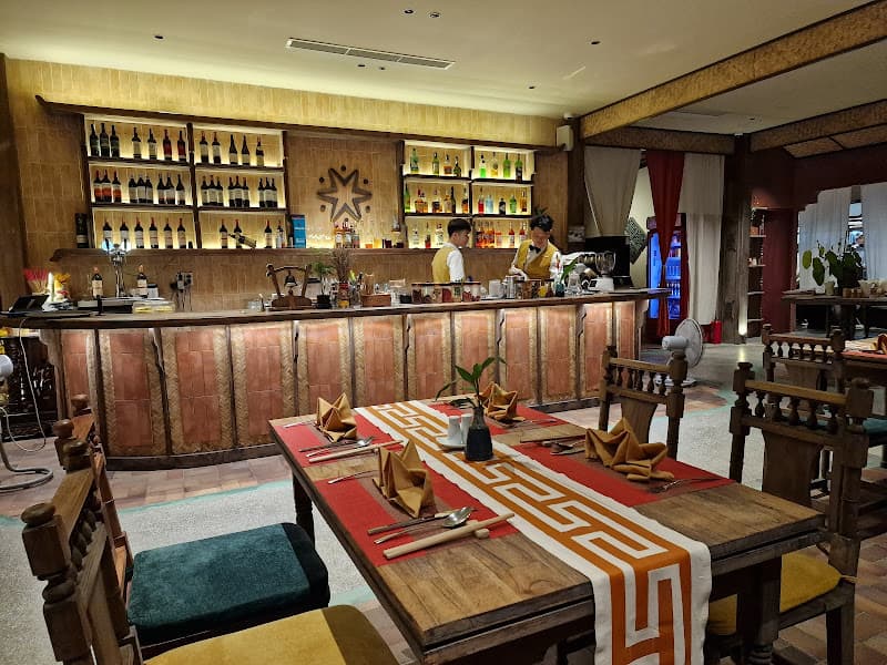 Hình ảnh Vị Huế Restaurant & Café - 2
