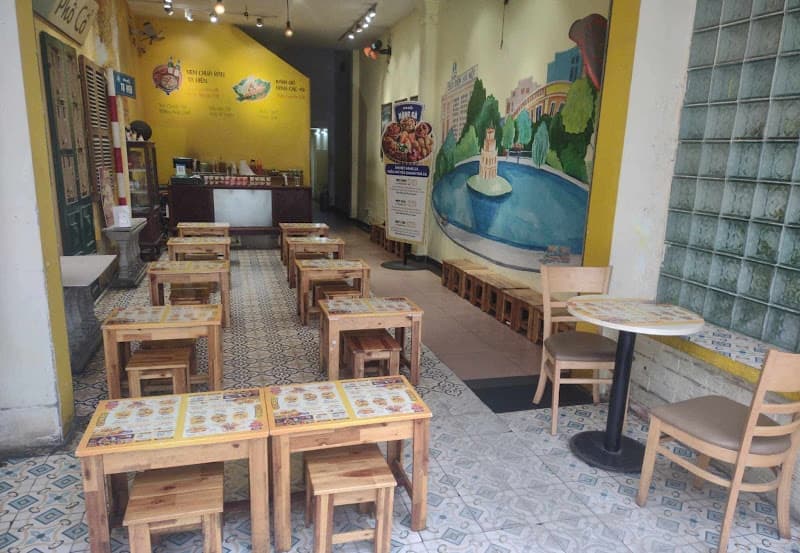 Ảnh bìa Hanoi Ngon - 163/24/77 Tô Hiến Thành | Ăn vặt chuẩn Hà Nội Ngon, Nem chua rán, Bánh giò, Bánh gà sốt phô mai, Chân gà sốt