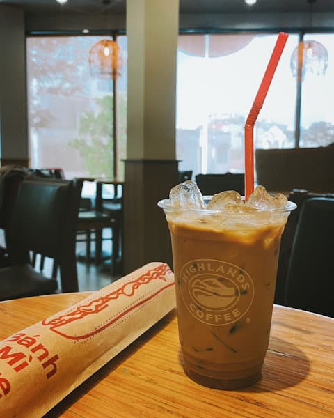 Hình ảnh Highlands Coffee 55 Vườn Lài - 3
