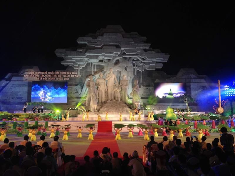 Hình ảnh Quảng trường Nguyễn Tất Thành - 2