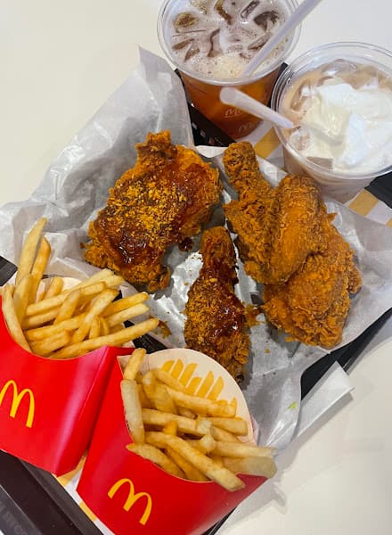 Hình ảnh McDonald’s Hồ Gươm - 2