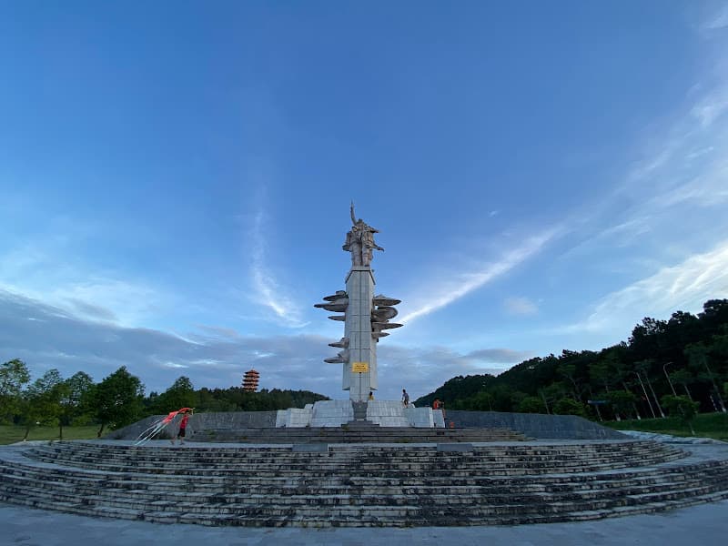 Ảnh bìa Tượng đài chiến thắng Đồng Lộc