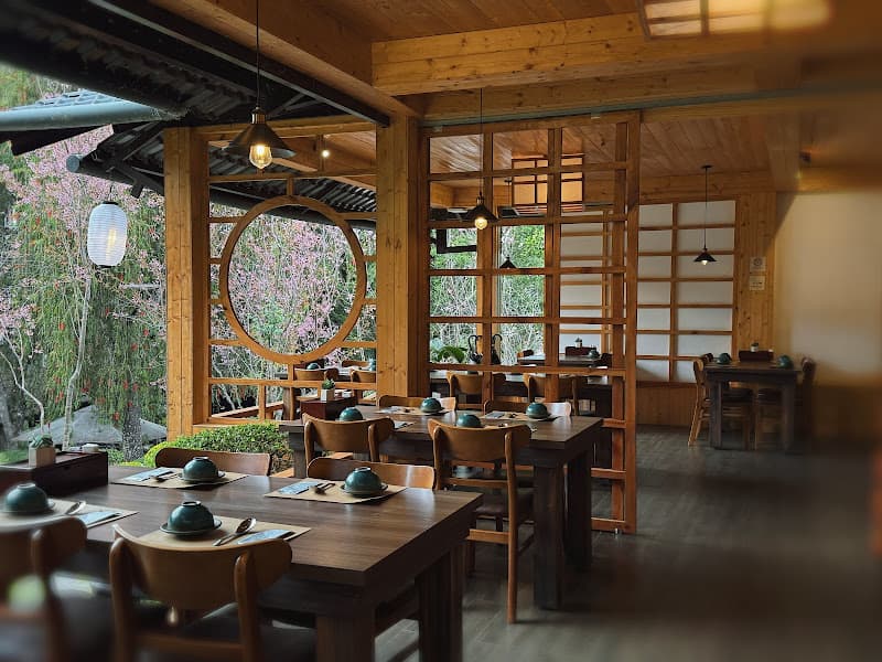 Ảnh bìa Lạt Chay