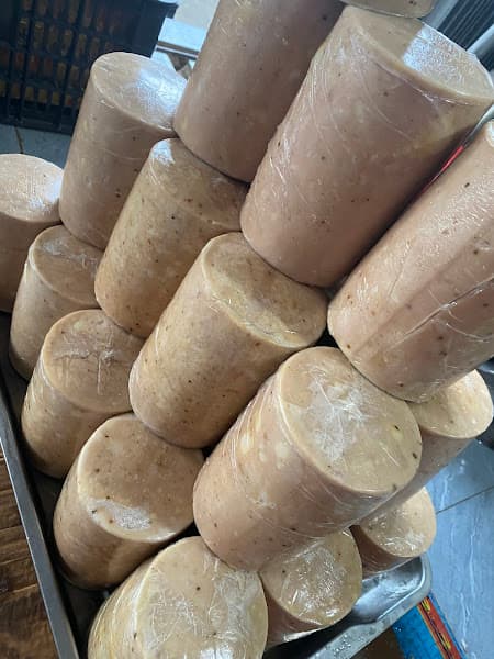 Đặc sản tây bắc. Thịt khô gác bếp- giò chả xúc xích lạp xưởng vv...