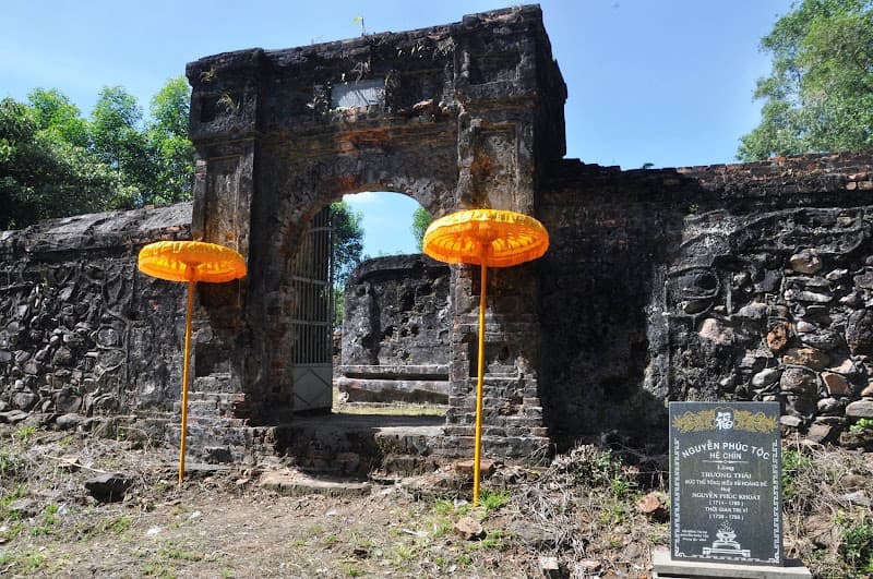 Hình ảnh Lăng Trường Thái - Chúa Nguyễn Phúc Khoát - 2