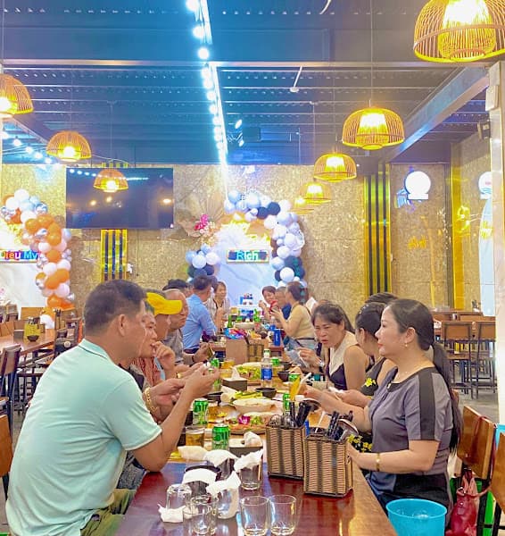 Nhà Hàng Phố Biển