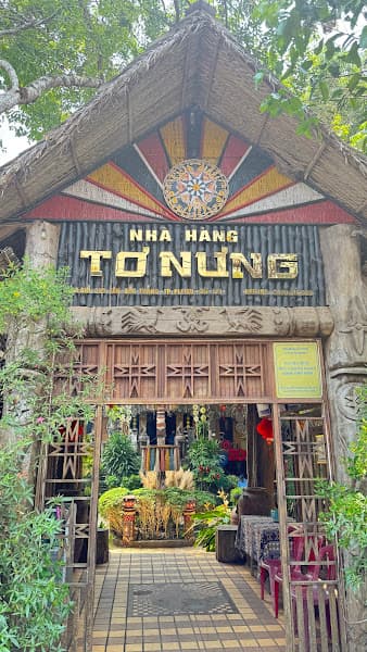 Nhà Hàng Tơ Nưng-Biển Hồ