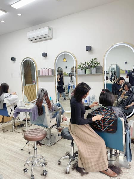 Hình ảnh Salon Tóc Yến 135 Thạch Hãn Tp Huế - 2