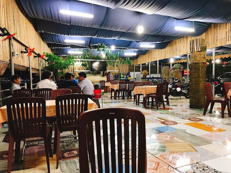 Quán ăn gia đình Tình Ven Sông