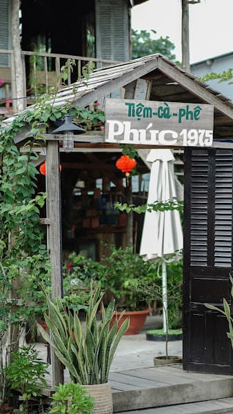 Tiệm Cà Phê Phúc 1975