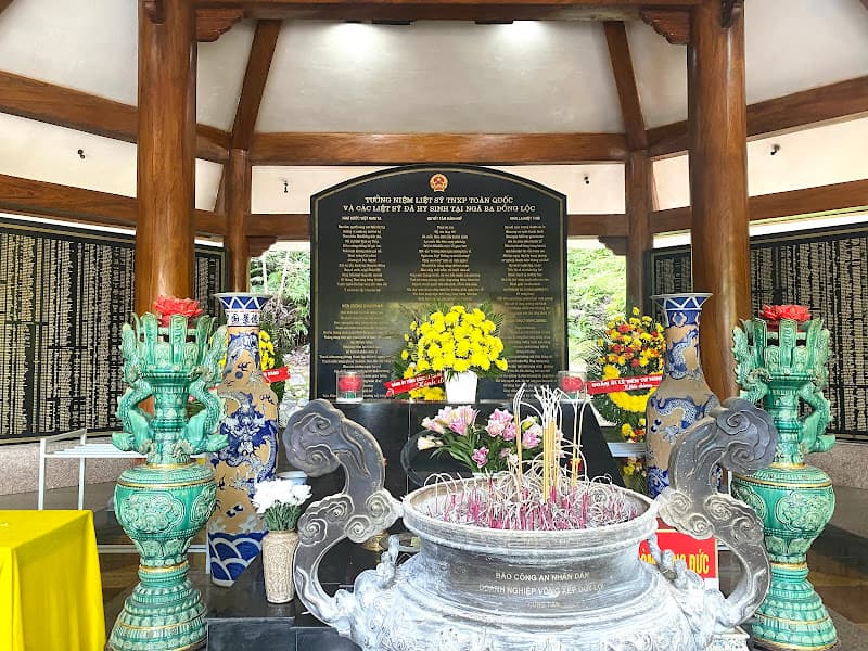 Hình ảnh Nhà bia tưởng niệm T.N.X.P Toàn Quốc - 3