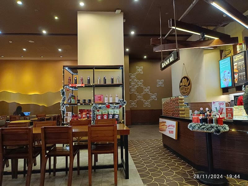 Hình ảnh Highlands Coffee Rivera Park - 5